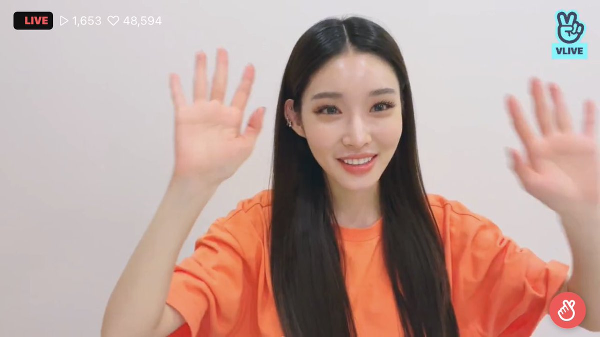 KCHSOURCE_'s tweet photo. chungha so pretty https://t.co/I6bWzCjKtU