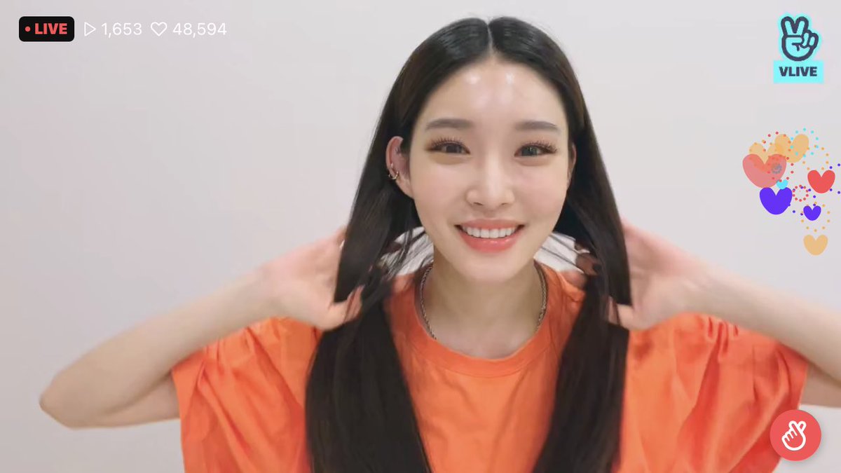 KCHSOURCE_'s tweet photo. chungha so pretty https://t.co/I6bWzCjKtU