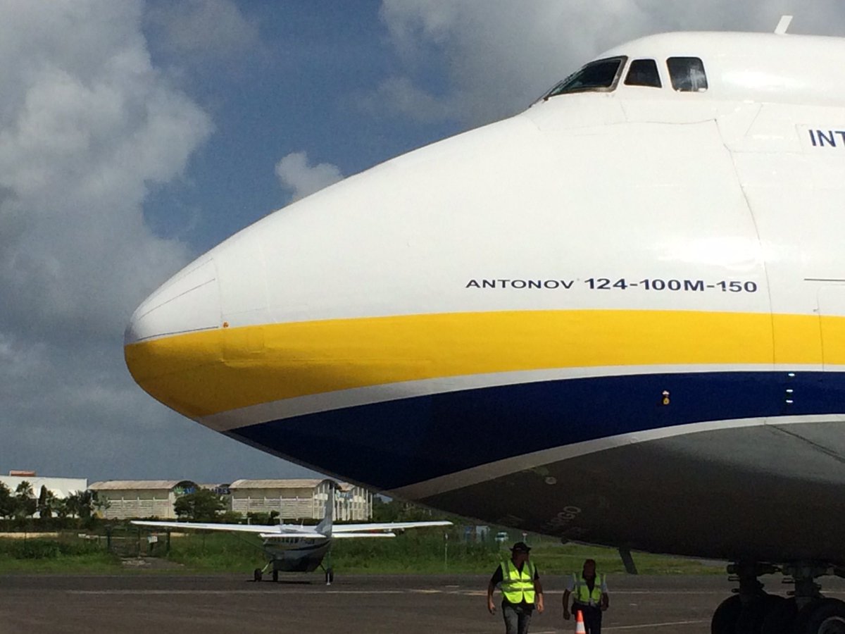 RCipolinPerso's tweet photo. ces #Antonov sont des moyens essentiels pour premiers secours et aide d’urgence. Comment oublier que c’est un An-124 qui nous apporté en Guadeloupe des centaines de groupes électrogènes après #cycloneIrma? https://t.co/skhUgKoD65