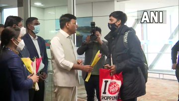 ANI's tweet photo. A flight carrying Indian nationals stranded in Ukraine arrives in Delhi from Hungary

Union Health Minister Dr. Mansukh Mandaviya receives the returnees, assures them that GoI is making every effort to rescue all Indians stranded in Ukraine https://t.co/GIySpusKRI
