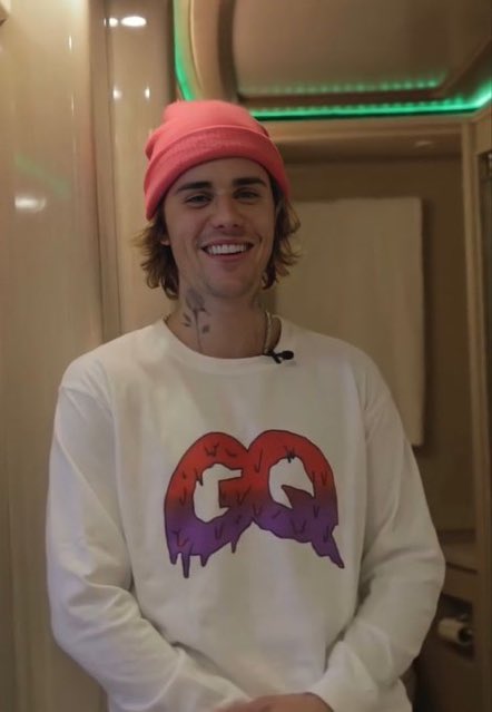 selenajdrew's tweet photo. Feliz cumpleaños a mi persona 💜✨ #HappyBirthdayJustinBieber https://t.co/A0dINquAi8