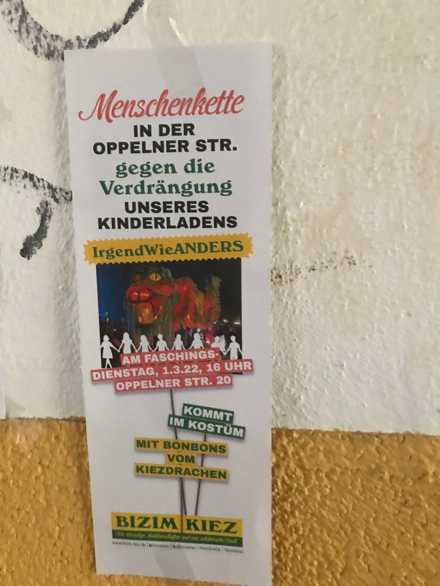 Heute! #Fasching gegen #Verdrängung🍬🦩👾👻🦸🏾‍♀️🧜‍♂️ Auf die Straße 📢 1.März 16:00! Für: Bezahlbare Miete! Längere Laufzeit unseres Mietvertrags! Mieter*innen &amp; Kleingewerbe schützen! Räume für gemeinnützige Träger!
Wir bleiben alle. Wir bleiben #IrgendWieAnders