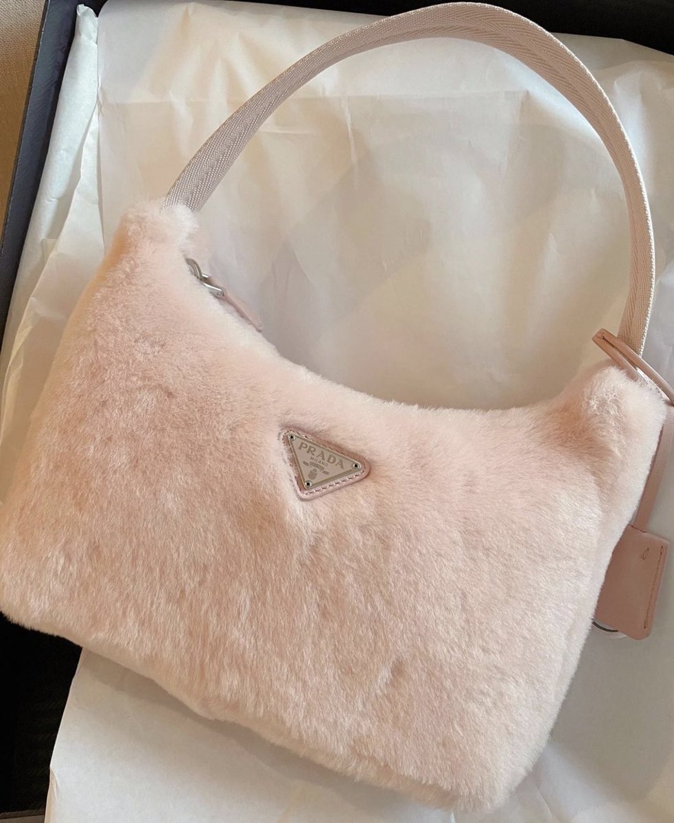 SelectOutfit's tweet photo. fluffy prada bag https://t.co/IyhtyBkj14