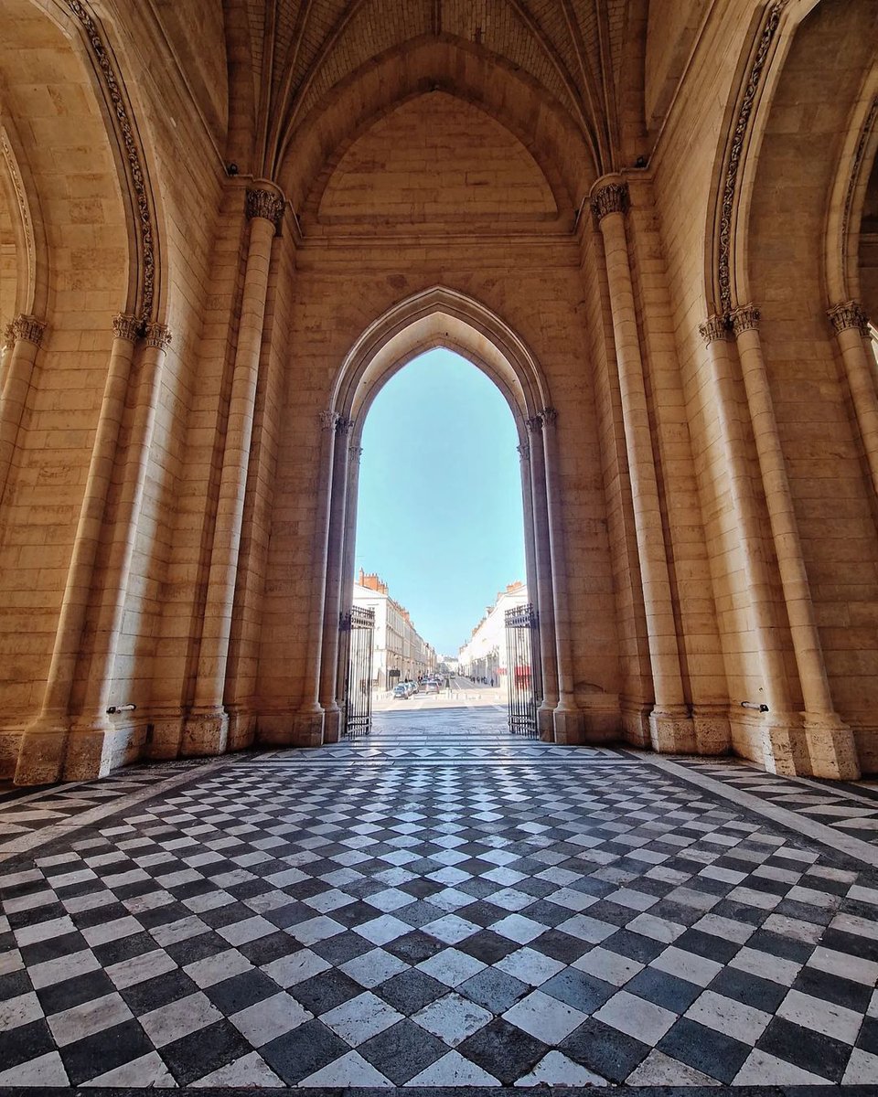 MyLoireValley's tweet image. Un Point de vue magnifique de la perspective de la rue Jeanne d'Arc, depuis l'intérieur de la cathédrale Sainte-Croix d'Orléans !
📷 @monsieurlamoureux Merci !
#valdeloire #myloirevalley #loiret #orleans #cathedrale #orleansmetropole