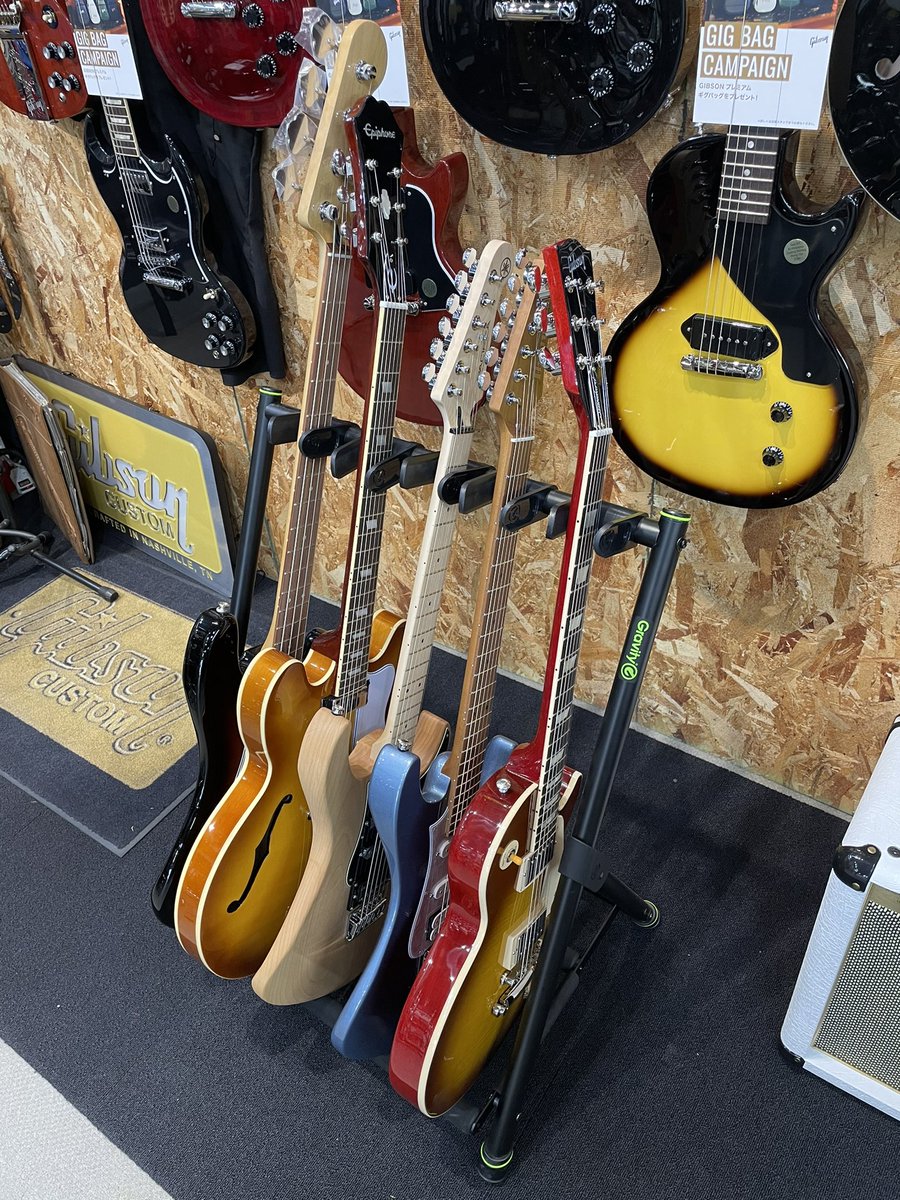 GravityStands's tweet photo. 暫く更新出来てませんでした。
商品が大分と増えました〜

新しくギターラックが発売されました。
写真は最大5本使用可能な「GGSMG05」
これで愛機が複数本あってもスペースが安心ですね🤗
他にも7本用の「GGSMG07」3本用の「GGSMG03」があります。3本用は今暫くお待ち下さい。
更新頑張ります(^_^;) https://t.co/ppqbPuGYgF