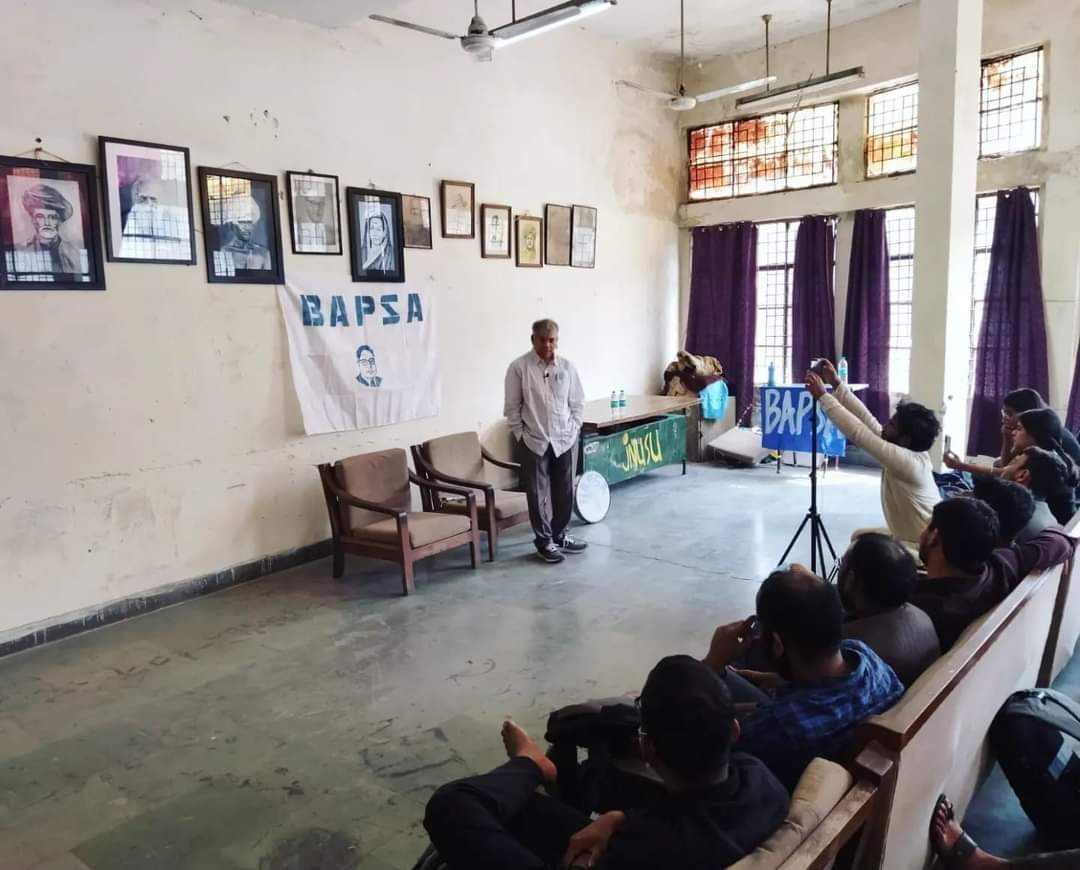 SnehalSohani26's tweet photo. Adv Prakash Ambedkar @Prksh_Ambedkar addressing to students at JNU from BAPSA.

Jai Bhim, Hul Johar...! https://t.co/U1twQpPdMf