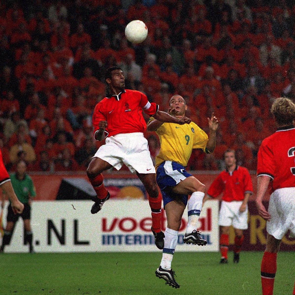 Happy 𝟓𝟓𝐭𝐡 birthday to our 84 times International &amp; EURO 1988 winner: Aron Winter! 🥳

🎈 <a href="/AronWinter1967/">Aron Winter</a>