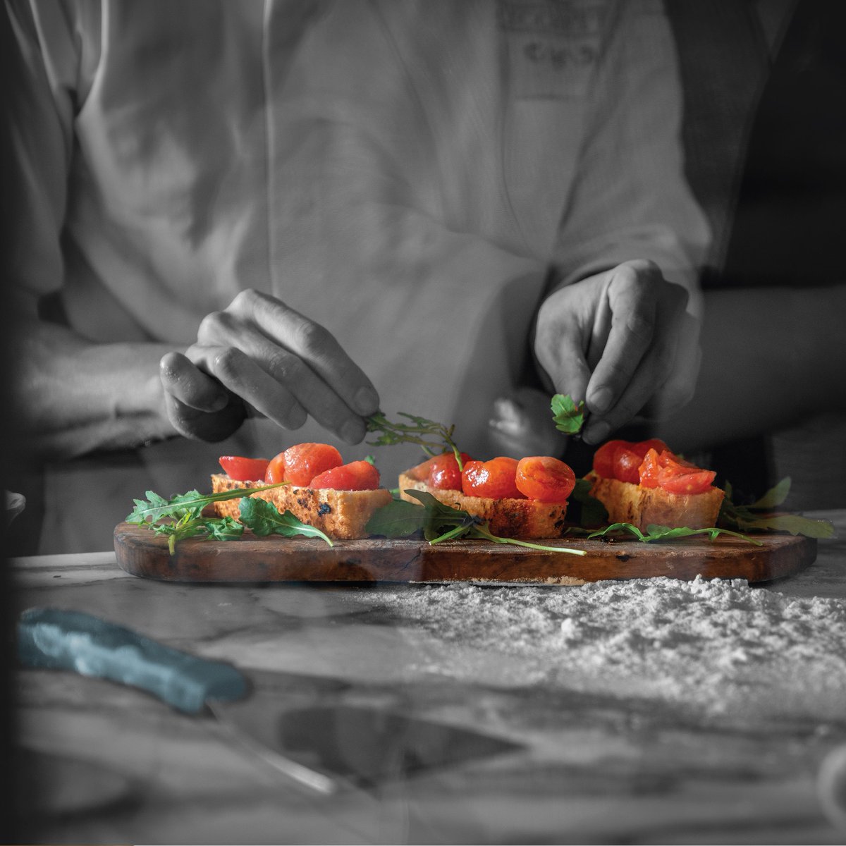 Did you know that the “ch” in bruschetta is pronounced as a “k” sound? Brew-sket-tah. It’s true. Ask an Italian. 🍃🍅

#Cicchetti#Riyadh#Jeddah#Bruschetta