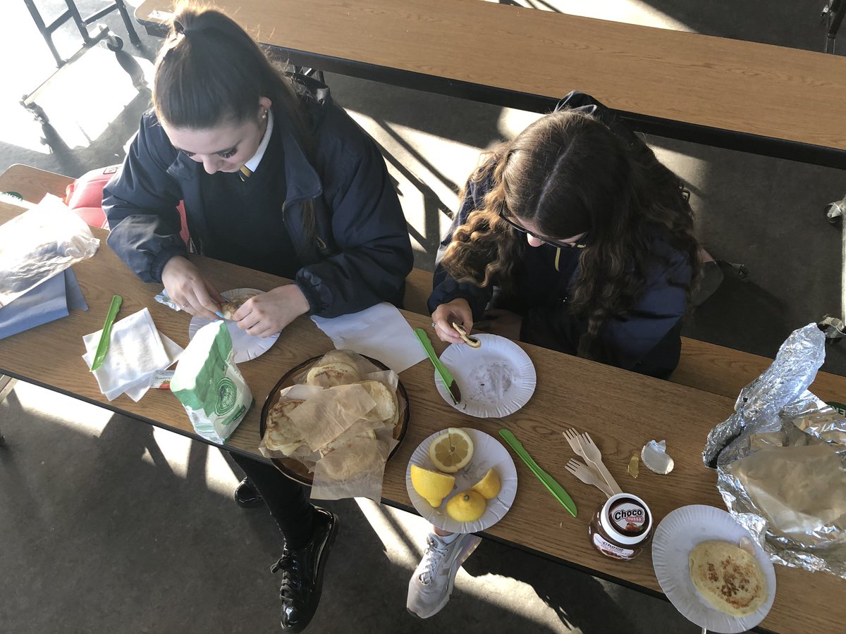paulafinnegan14's tweet photo. How do #LCA2 @Colaistebride like their pancakes - Thin? Thick? Chocolate spread? Syrup? Butter? Jam? Lemon and sugar? All of the above on the menu here this morning 🥞 😋 https://t.co/qZ6ihoIsw0