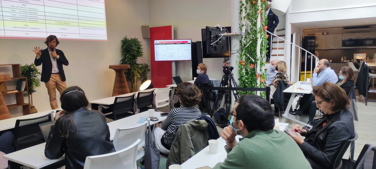 emmanuelvivier's tweet photo. Première partie de notre #RetailTour du @HUBInstitute 💫
> lancé pour une équipe de managers de La Poste 🙏
> avec une keynote de ma part (Emmanuel Vivier) sur les tendances clefs du retail, du ecommerce, post #CES2022 et #NRF2022 https://t.co/CxDoTt0vWX