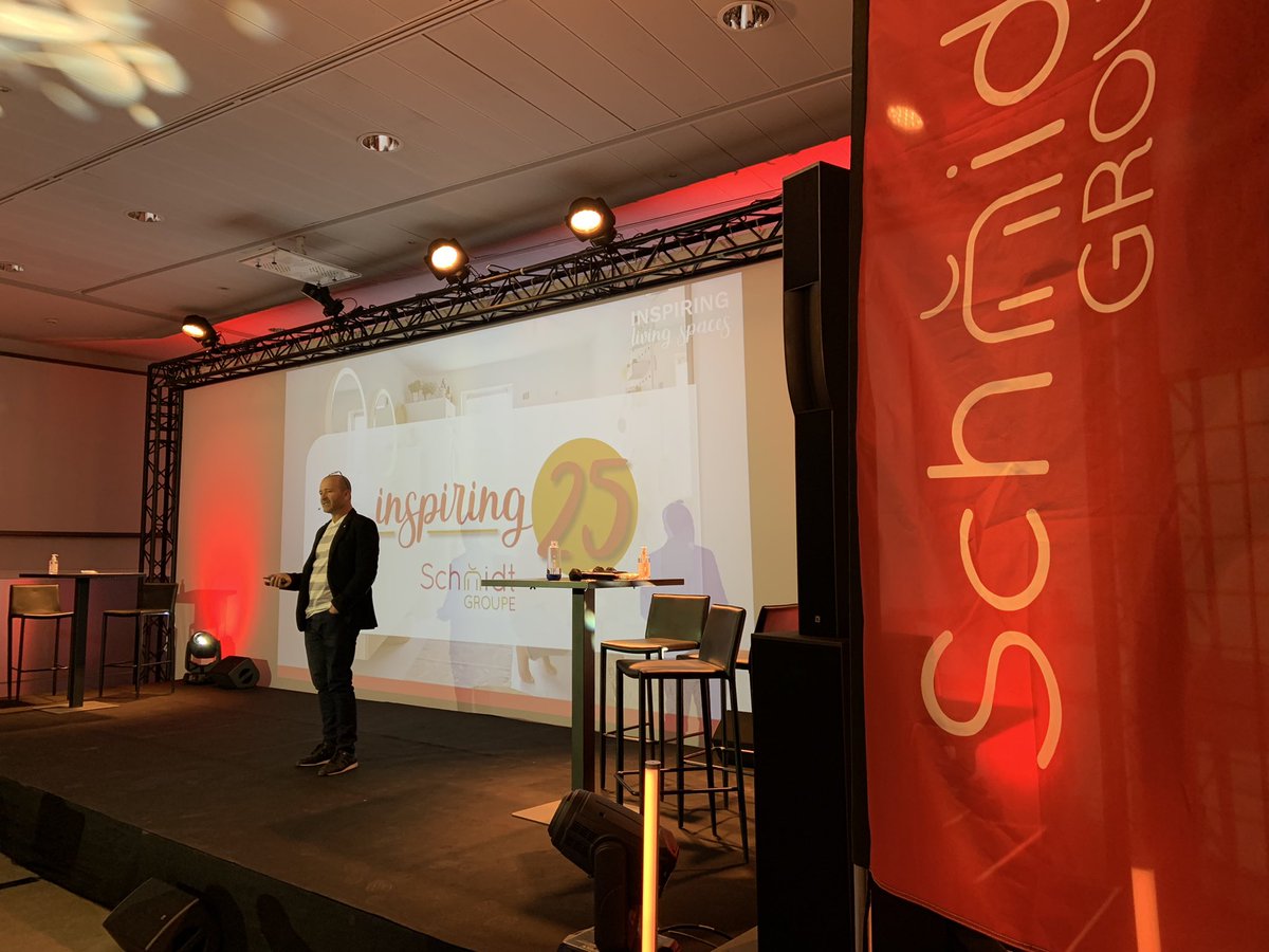 BCHANDELLIER's tweet photo. Convention Réseau Francophone Schmidt Groupe : 600 Patrons de magasins Schmidt et Cuisinella réunis avec le Management Schmidt Groupe au Stade de France sous le signe de la #cooperation  : #one_team https://t.co/gZmzTIe0GW