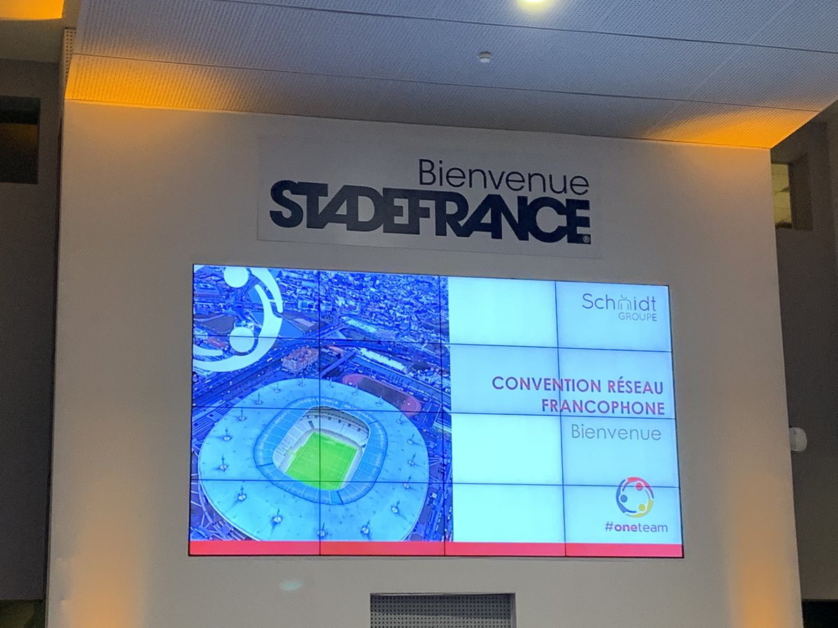 BCHANDELLIER's tweet photo. Convention Réseau Francophone Schmidt Groupe : 600 Patrons de magasins Schmidt et Cuisinella réunis avec le Management Schmidt Groupe au Stade de France sous le signe de la #cooperation  : #one_team https://t.co/gZmzTIe0GW