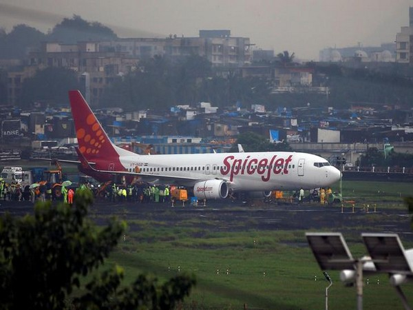 ani_digital's tweet photo. Spice Jet to operate special evacuation flight to Slovakia, Kiren Rijiju on-board

Read @ANI Story | https://t.co/zAojKYzI3E
#OperationGanga #RussiaUkrainConflict https://t.co/LA0rFafsTB