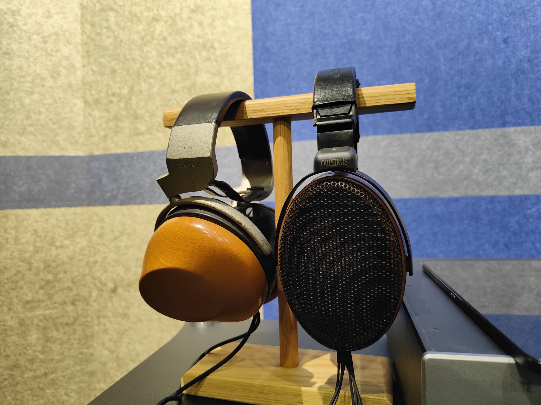 on X sennheiser he90 vs SONY R10 https t B78x0juQ7l X