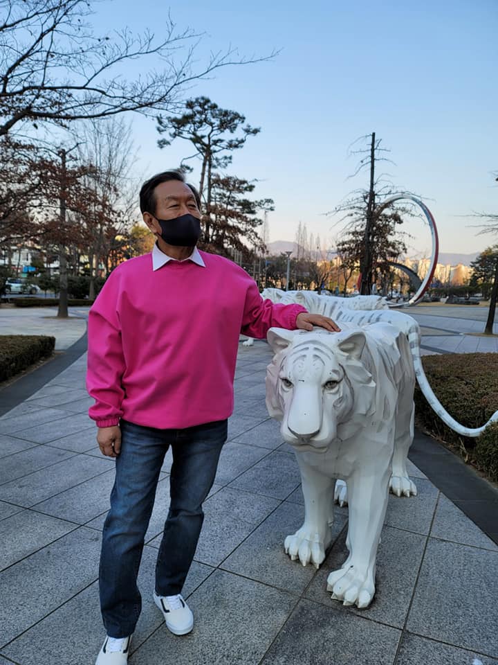 seoulydcho's tweet image. &amp;lt;내 삶을 바꾸는 교육혁명&amp;gt;
조영달 뉴 룩.

#조영달 #교육감후보 #2022서울교육감후보