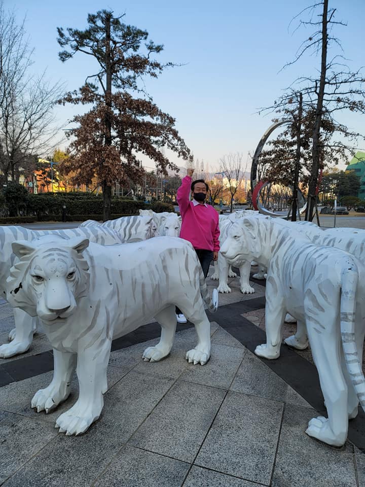 seoulydcho's tweet image. &amp;lt;내 삶을 바꾸는 교육혁명&amp;gt;
조영달 뉴 룩.

#조영달 #교육감후보 #2022서울교육감후보