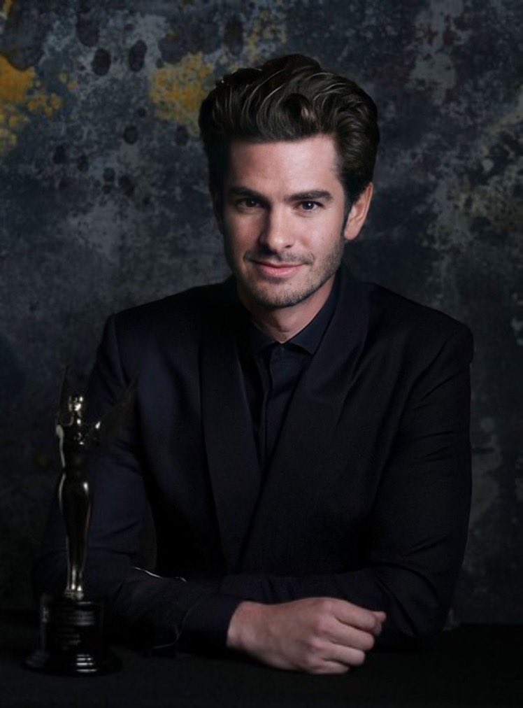 GeekZoneGZ's tweet photo. Andrew Garfield gana el premio a Mejor Actor en los #HCAFilmAwards. https://t.co/KGJ7yv5xZD