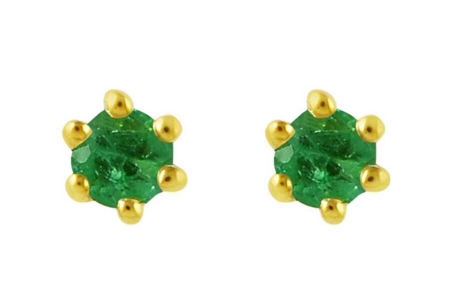 WildeShop's tweet image. Cutest tiny emerald studs. TAP to purchase @ £20 ✨💚✨ #emerald #emeraldstuds #emeraldearrings #green instagr.am/p/CajiHI-gFV4/