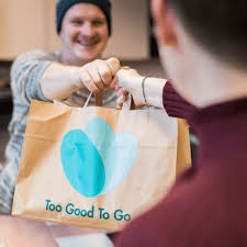 A reminder to all @Official_BRFC supporters to download the @TooGoodToGo_UK app where you can check on matchdays from 16.30/21.15 to see if there is any leftover kiosk food. A Magic Bag of 4 items (retailing for £16) is yours for just £4.09 😍🌭👜 #wastewarriors #utg