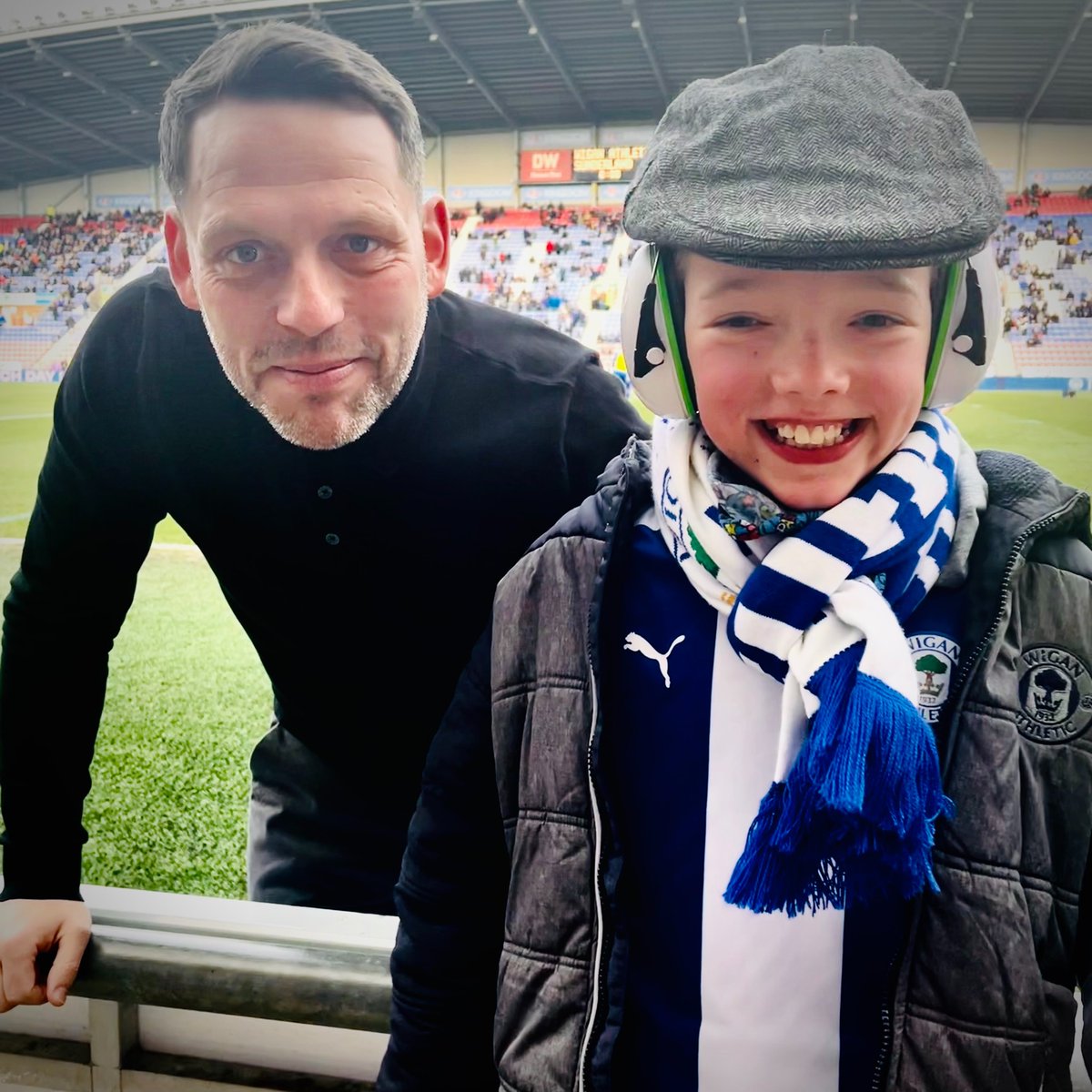 I know we know. But he’s a class act our manager, we’re lucky to have him. 

Youngest spotted Leam on Saturday and asked for a photo. Before youngest could get his words out Leam thanked youngest for having a photo with him. 

Youngest still buzzing!  #wafc