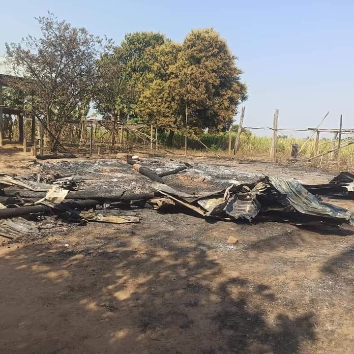 spring_2021's tweet photo. On Feb27, Some houses in Indaung village,HteeChaing Tsp, Dashing  were set on fire by the military council after clash broke out with anti-coup forces. Five houses were burned down and food items in the village were looted by SAC. 

#2022Mar1Coup
#WhatsHappeningInMyanmar https://t.co/4LFVtq455d