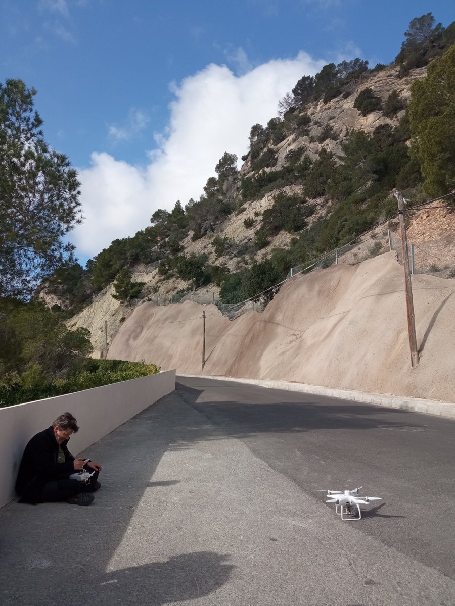 RISKCOAST (@riskcoast) on Twitter photo El equipo RISKCOAST #UGR <a href="/IGME1849/">Instituto Geológico y Minero de España</a> volando dron para el estudio de #desprendimientos #rockfalls en #Ibiza. De piloto, Patricia Ruano. @Sudoe5 El equipo RISKCOAST #UGR <a href="/IGME1849/">Instituto Geológico y Minero de España</a> volando dron para el estudio de #desprendimientos #rockfalls en #Ibiza. De piloto, Patricia Ruano. @Sudoe5