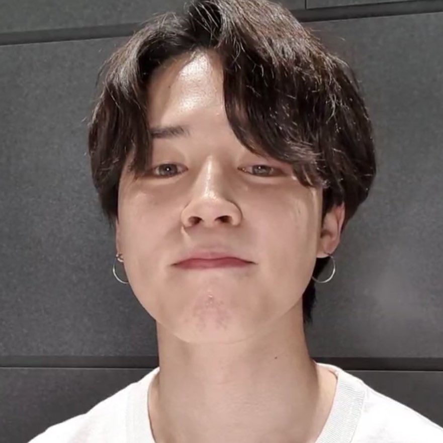 sujimgalIery's tweet photo. this yoongi                     this jimin https://t.co/q8vDwpdFTw