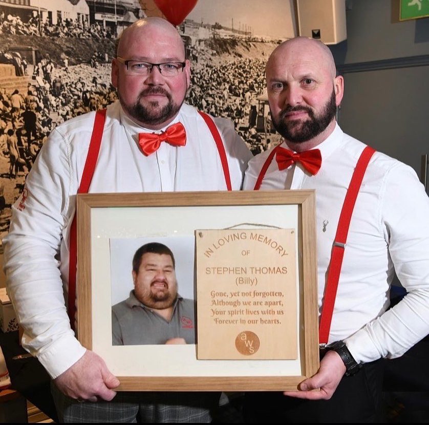 AwShopfronts's tweet image. Happy St Davies day to our beautiful workforce 🏴󠁧󠁢󠁷󠁬󠁳󠁿 also remember some who was taken way to soon we miss you lots Billy 🙏