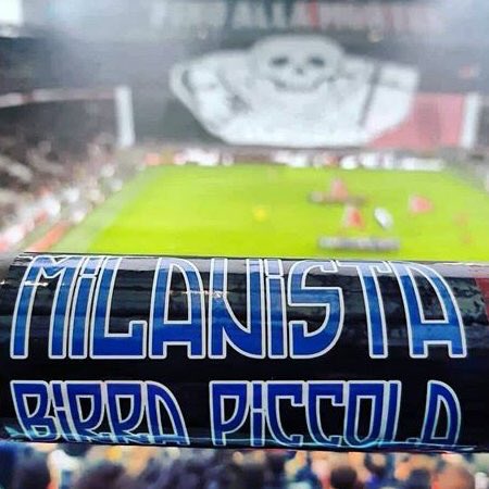 In questi momenti bisogna starle ancora più vicino… @Inter ti amo. E #solanontilasciomai #MilanInter #Inter #Milanmerda #rossonericarabinieri