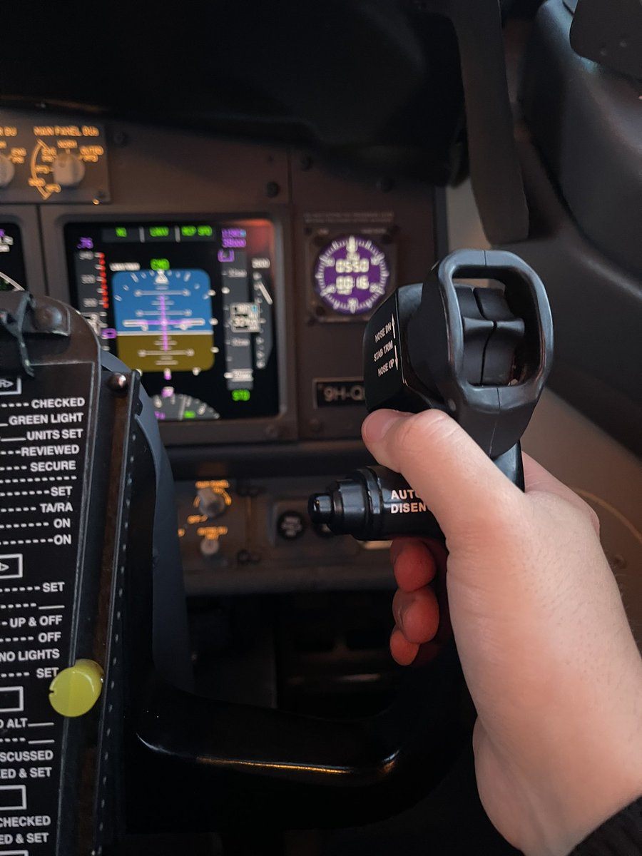 marcoalioli's tweet photo. #boeing #b737 https://t.co/AEfAtEjhHw