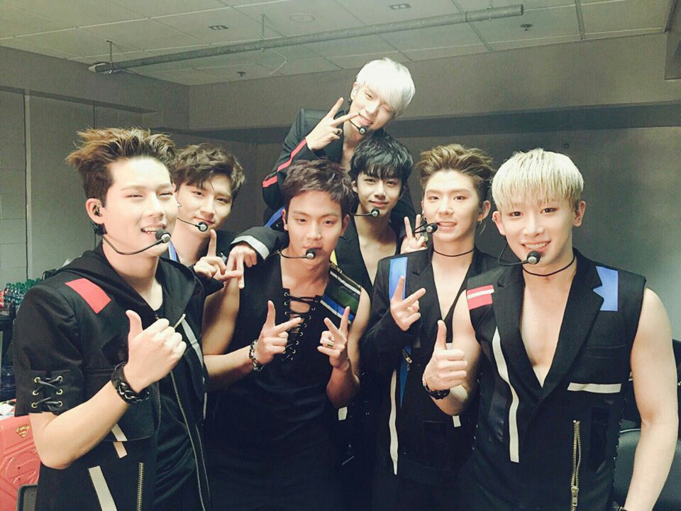 hourly_ot7's tweet photo. How are we feeling ot7s? 😋
[ @official__wonho @OfficialMonstaX ] https://t.co/7xBfaVaJnS