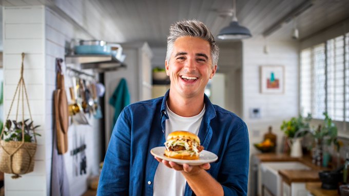 Here's your 15 MINUTE warning! Be sure to catch @DonalSkehan cooking up a storm on @thismorning from 10am! 👨🏻‍🍳
