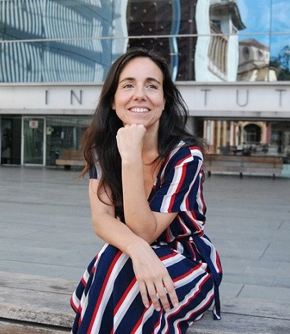 teatrenacional's tweet photo. 💬 Com es rellegeix Benet i Jornet? 
Aquest vespre després de #VariacionsTNC farem un col·loqui #postfunció amb @BenetCarlota, doctora en literatura catalana; @silvia_ferrando, directora de l'@institutteatre; i membres de l'equip artístic.

🔗 https://t.co/7oPFvUSKUe https://t.co/cumgXy8b6j