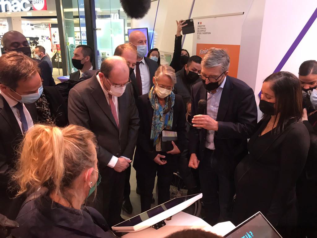 🔴 En direct de <a href="/YookanRosny/">YOOKAN - Révélateur d'avenir</a> pour le lancement du Contrat d’Engagement Jeune 🚀 

@pole_emploi mobilisé aux côtés des <a href="/UNmissionlocale/">UNML</a> pour faire de ce dispositif une réussite et permettre une insertion + rapide des jeunes les + éloignés de l’emploi 🤝 

#CEJ #1jeune1solution