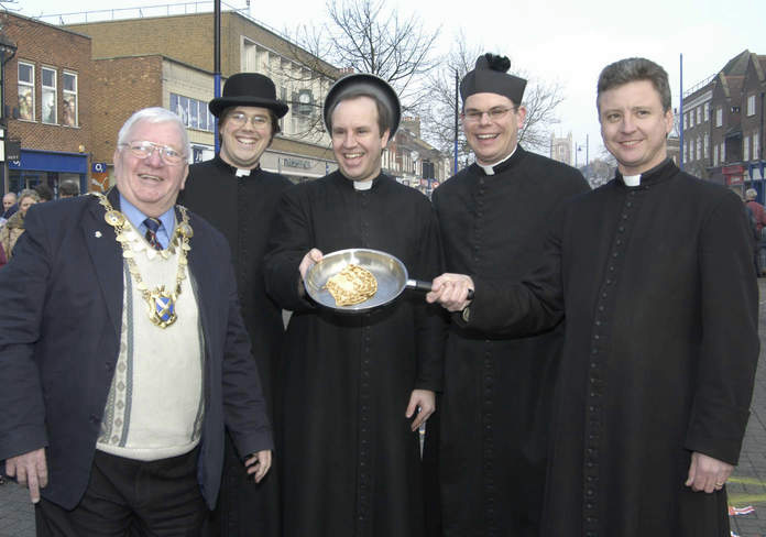 stalbansmuseums's tweet photo. Whether you know today as Mardi Gras, Shrove Tuesday or Pancake Day why not head to the town centre for the St Albans Pancake Race at midday today!
Photos: Wheathampstead Pancake Race 1979, the St Albans Cathedral team in 2005 and #VerDuck hanging out at the 2016 race. https://t.co/WDzshIT7mX