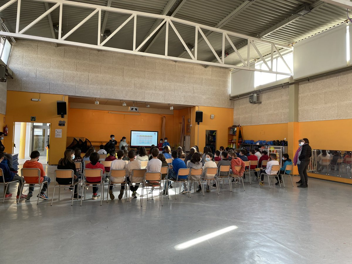 SircPV's tweet photo. Aquests dies ens han visitat exalumnes  @EscolaGiroi, i han explicat el funcionament de l’institut. Gràcies @InstitutVRomana @InsMBlancafort.  Els de 6è teniem moltes preguntes!! 👏🏻👏🏻 https://t.co/rUdllYrDtf