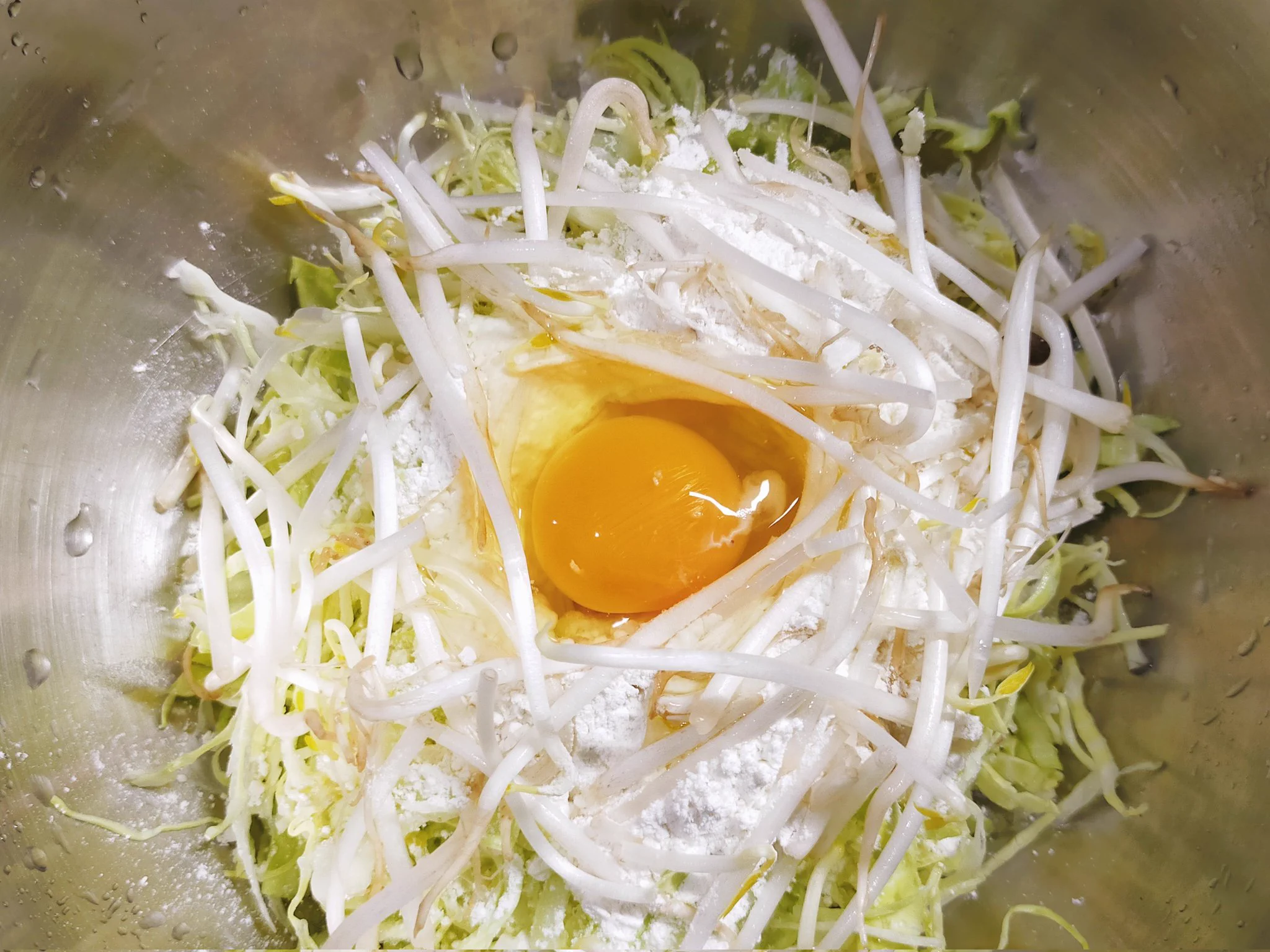 とりキッチン
豚さん、もやし
イカ墨ソースdeアレンジ🐣  