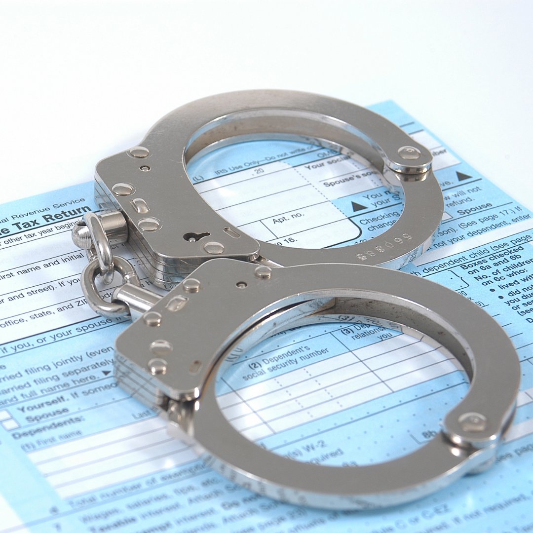 JonesTaxGroup_'s tweet photo. Criminal tax act: Willfully failing to collect, or truthfully account for and pay over tax that you had a duty to withhold from your employees. 
Schedule a tax assessment today - https://t.co/tLqDiIITcH
#taxconsultant #taxconsultants https://t.co/omifMU2Nrj