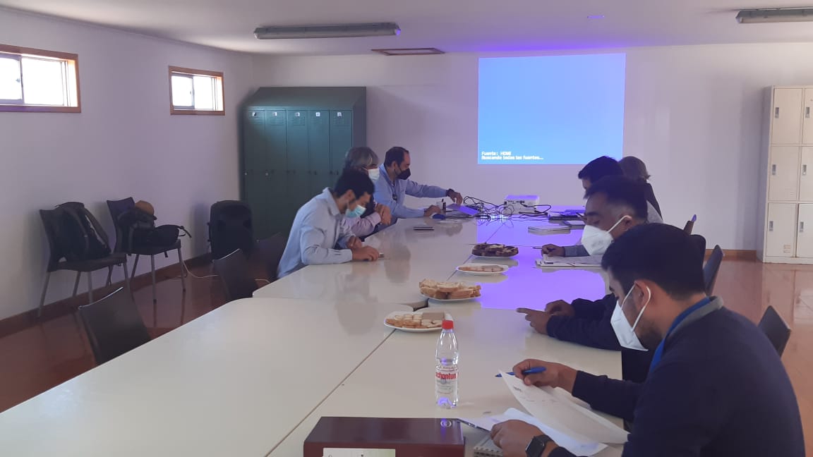 Indap_coquimbo's tweet photo. Un trabajo mancomunado con el #MundoRural🧑‍🌾👩‍🌾 nos permite entregar las mejores herramientas.

DR @josepulvedalara junto a jefes de Operaciones, Fomento y de Área Illapel se reúnen con Coop. #Agronuez. Se aborda la labor que se ha estado impulsando para potenciar su desarrollo. https://t.co/G2kNyuomWz
