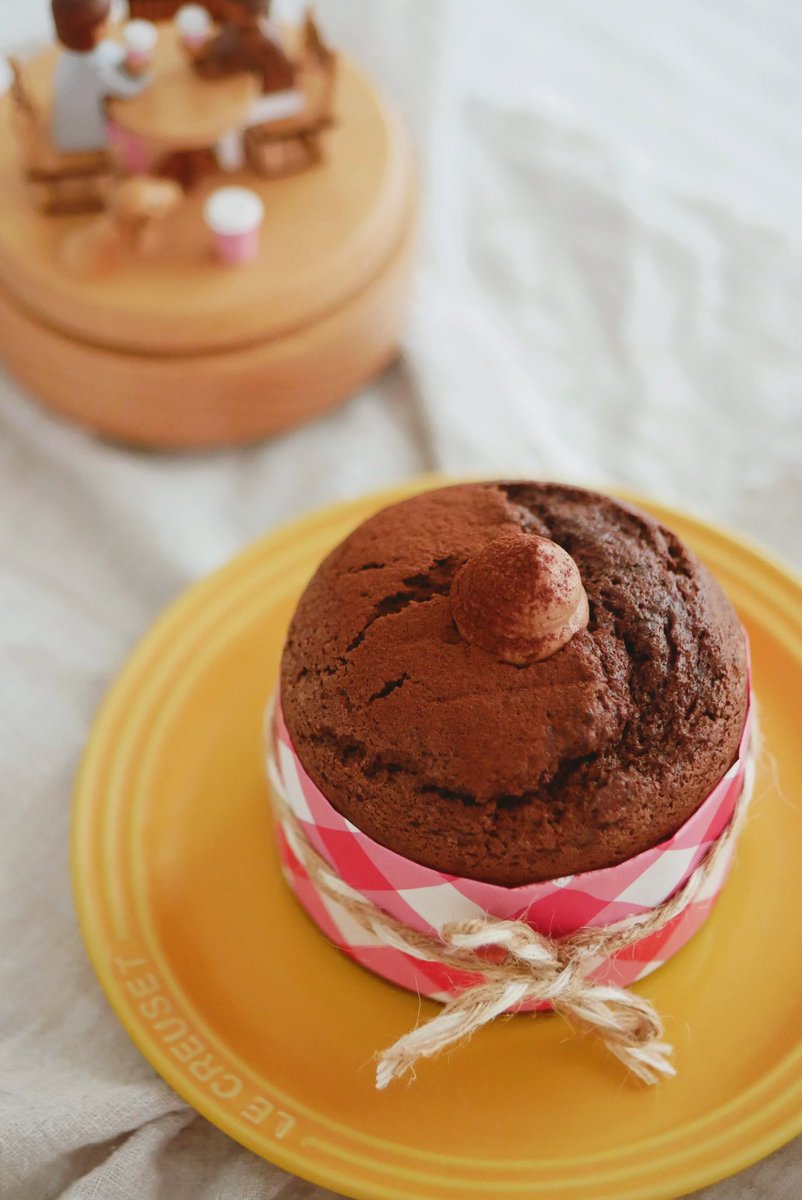 aimaimer19's tweet photo. Starbucks style chocolate cream castella จากสูตรของ Brechel ในยูทูป ทำง่ายมากๆ เค้กไม่หวานเลย อร่อย เนื้อไม่เบาจนเกินไป สูตรนี้ใช้พิมพ์ Mini castella ได้ 3 พิมพ์นะคะ แปะสูตรแปล และลิ้งค์ยูทูปด้านล่างฮะ 😋😋 https://t.co/Kk7pCes71Z