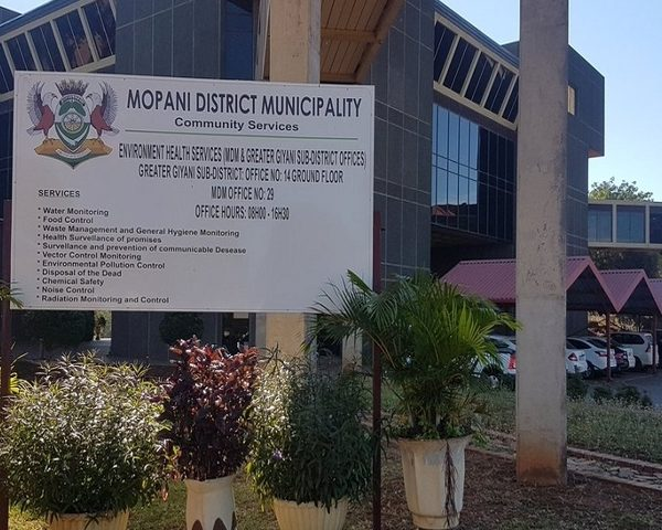 CapricornFMNews's tweet photo. The Mopani District Municipality says it will be initiating its own processes to recover over R3 million paid to a service provider for work not done in a #BoreholeProject. IMS https://t.co/vw4Ty2FsVO