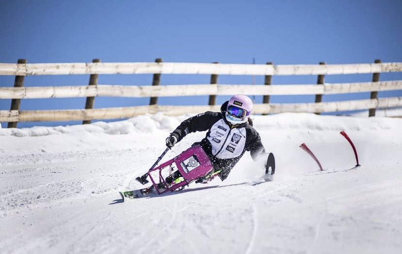 CORALBISTUER's tweet photo. UNA MADRINA TODO TERRENO: AUDREY PASCUAL

Campeona paralímpica en 2 modalidades: Esquí Adaptado y Surf Adaptado.

Amadrina un MiniGym en @apadisasoc que ha donado #elpoderdelchandal y @NutriSport_SA para Atención Temprana

Unirse, no para estar juntos, sino para hacer algo juntos https://t.co/ZafFmhSjoB