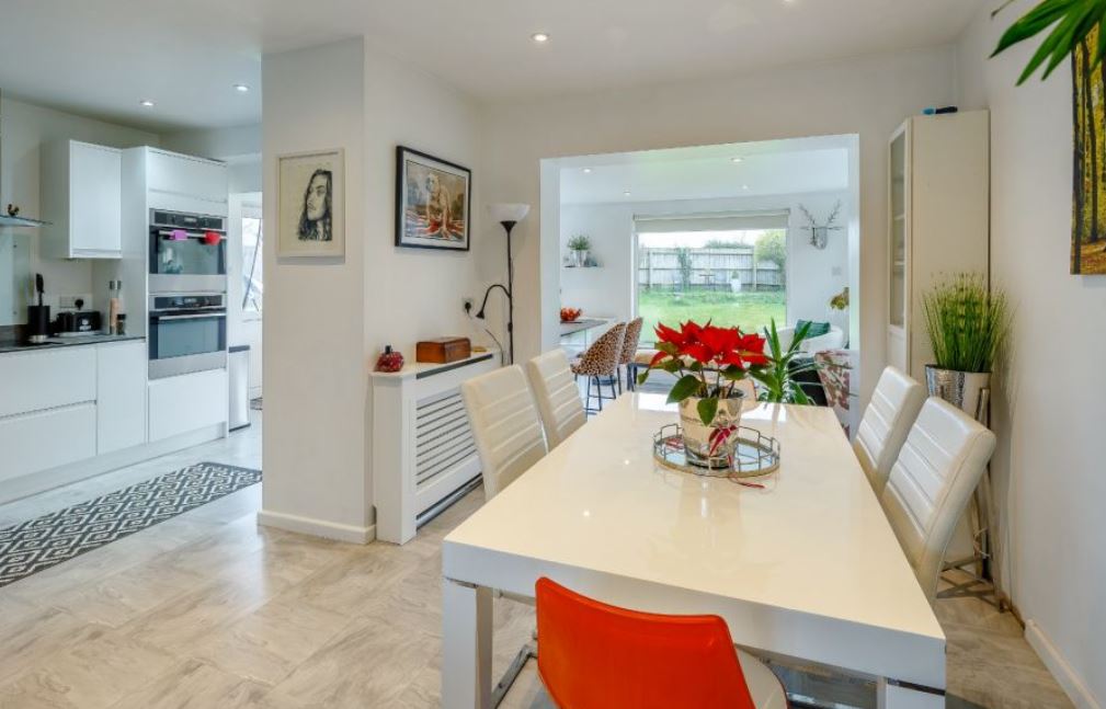 struttsbanbury's tweet photo. Have you seen our latest property in #Overthorpe #Banbury ? Highfields is a detached family home in a charming location with far-reaching views to the front and rear.
https://t.co/IYN3sp7xyy https://t.co/5jJy0jnXuJ