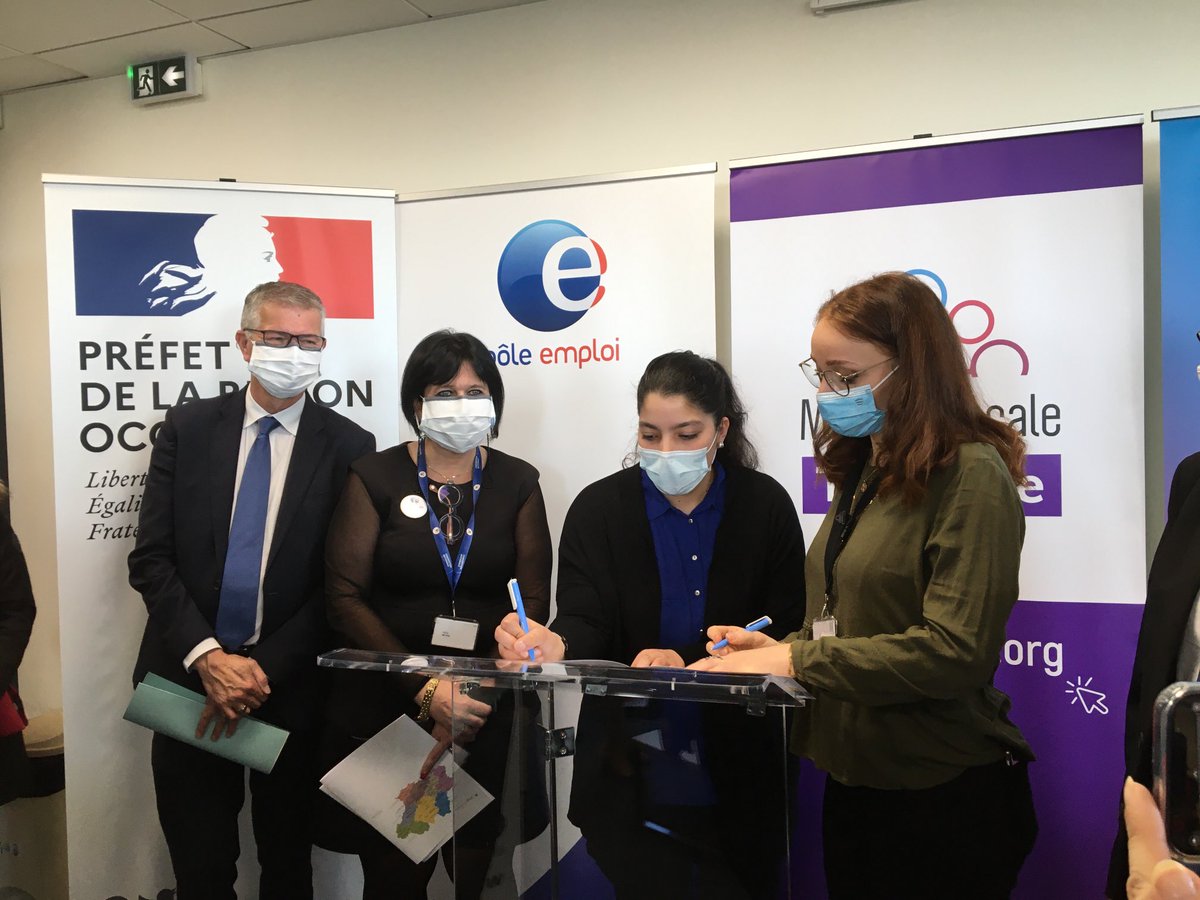 #CEJ : 7 jeunes se sont engagés à suivre cet accompagnement spécifique et ont signé leur Contrat d’Engagement #Jeune à #Toulouse. Un dispositif pour mettre en place des actions adaptées à leurs besoins. ⁦<a href="/PrefetOccitanie/">Préfet d'Occitanie et de la Haute-Garonne</a>⁩ ⁦<a href="/Thierry_Lemerle/">Thierry Lemerle</a>⁩ ⁦<a href="/ccarol_emploi/">Christophe Carol</a>⁩