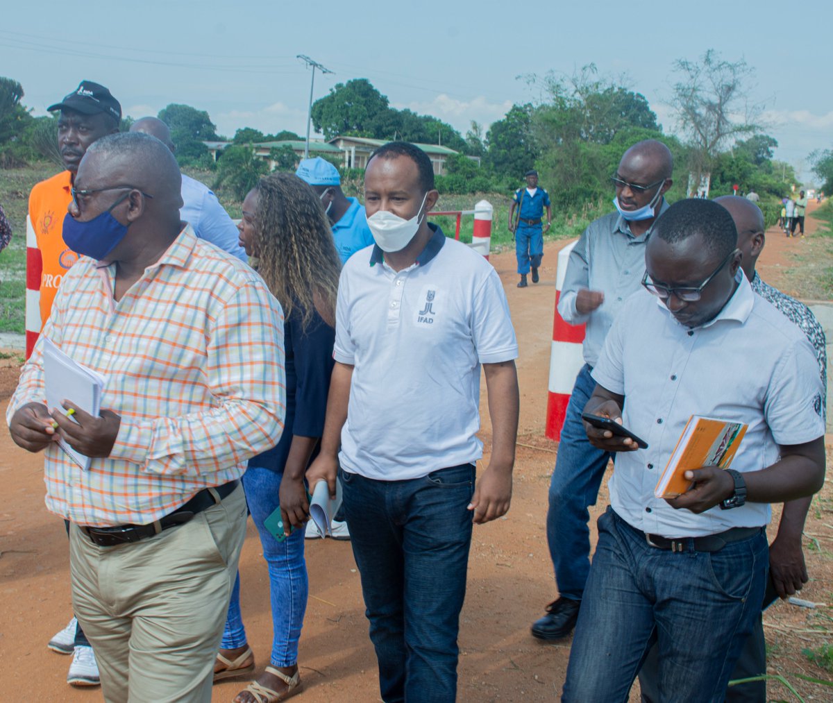 progrfidabdi's tweet photo. Le pont de Ninga @BubanzaProvince, vient d'être réhabilité par le #PRODEFI, après qu’il ait été détruit par les inondations qui ont sévi dans la région de l’Imbo l’année dernière, paralysant ainsi la circulation des personnes et le transport des marchandises. @UNFCCC https://t.co/zAdGaAVll9