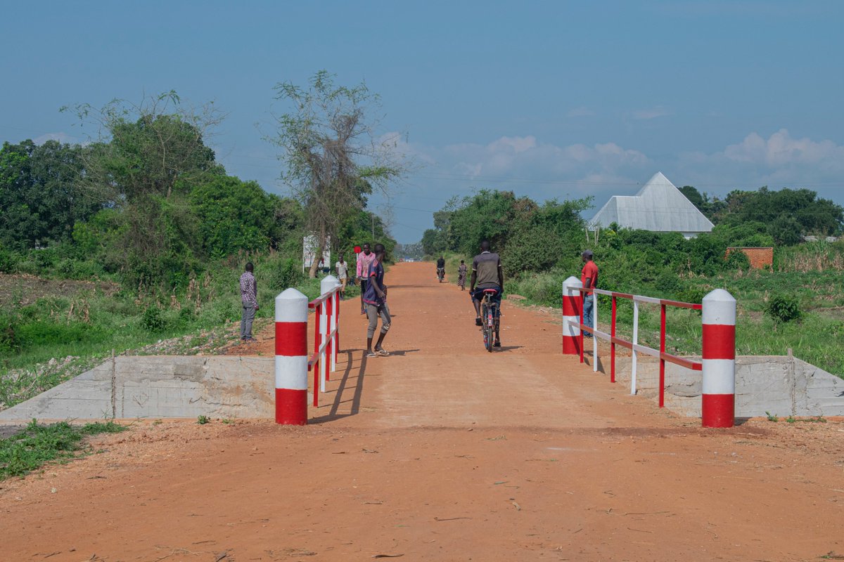 progrfidabdi's tweet photo. Le pont de Ninga @BubanzaProvince, vient d'être réhabilité par le #PRODEFI, après qu’il ait été détruit par les inondations qui ont sévi dans la région de l’Imbo l’année dernière, paralysant ainsi la circulation des personnes et le transport des marchandises. @UNFCCC https://t.co/zAdGaAVll9