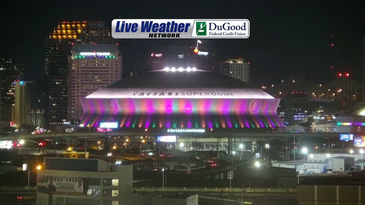 kfdmnews's tweet photo. Good morning, SE Texas. Here's a cool shot from our Live Weather Network camera on this Fat Tuesday. It looks like New Orleans is getting ready for a party. #mardigras2022 #wmvision https://t.co/yE32OLciec