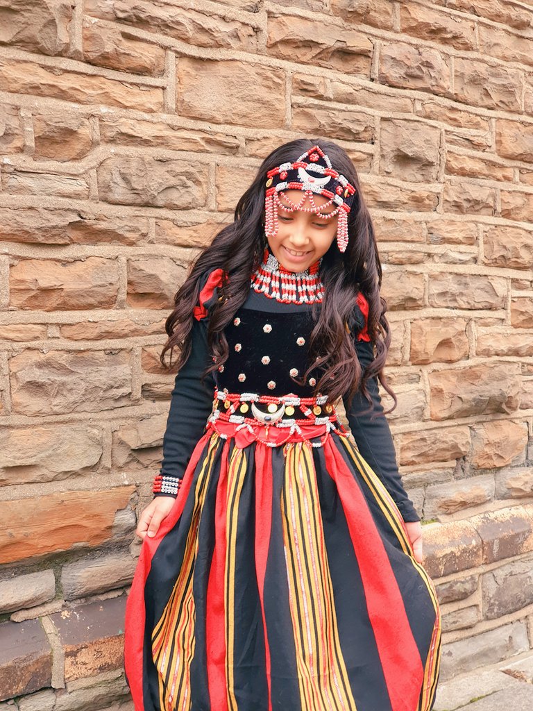 Happy #StDavidsDay Lillian is very proud to be #Yemeni 🇾🇪 & #Welsh 🏴󠁧󠁢󠁷󠁬󠁳󠁿 today she's wearing the #traditional dress & accessories for capital city of #Yemen #sanaa @WelshGovernment
@SeneddCymru @Arts_Wales_
#celebrate #culture #DyddGwylDewi #RandomActsofWelshness @MoorlandPrimary