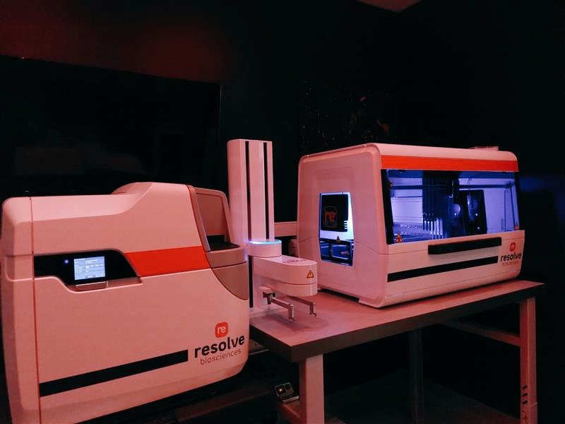VIBTechWatch's tweet photo. And we're off! Beyond ecstatic to have the first @ResolveBioSci Molecular Cartography workflow installed at our facilities. Thanks for the excellent support, enabling our @VIBLifeSciences community to take #spatialomics to the next level! 🚀 https://t.co/1IPrAZXJXD