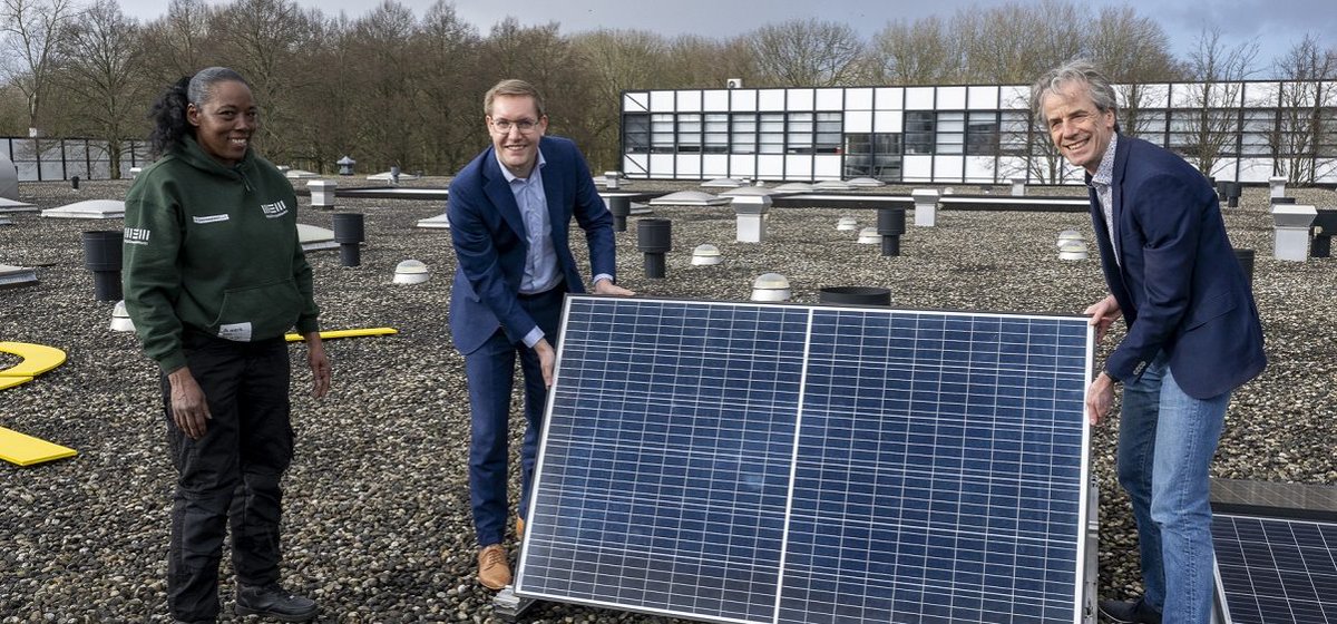 #ZonOpZuid is van start gegaan!🌞 In #Rotterdam Zuid kun je samen met andere #bewoners profiteren van de opbrengsten van zonne-energie. Samen voor de Rotterdamse #energietransitie! En goed nieuws: iedereen kan meedoen! 💚
Lees meer ➡️bit.ly/3pqVtt6
#duurzaam #zonnedaken